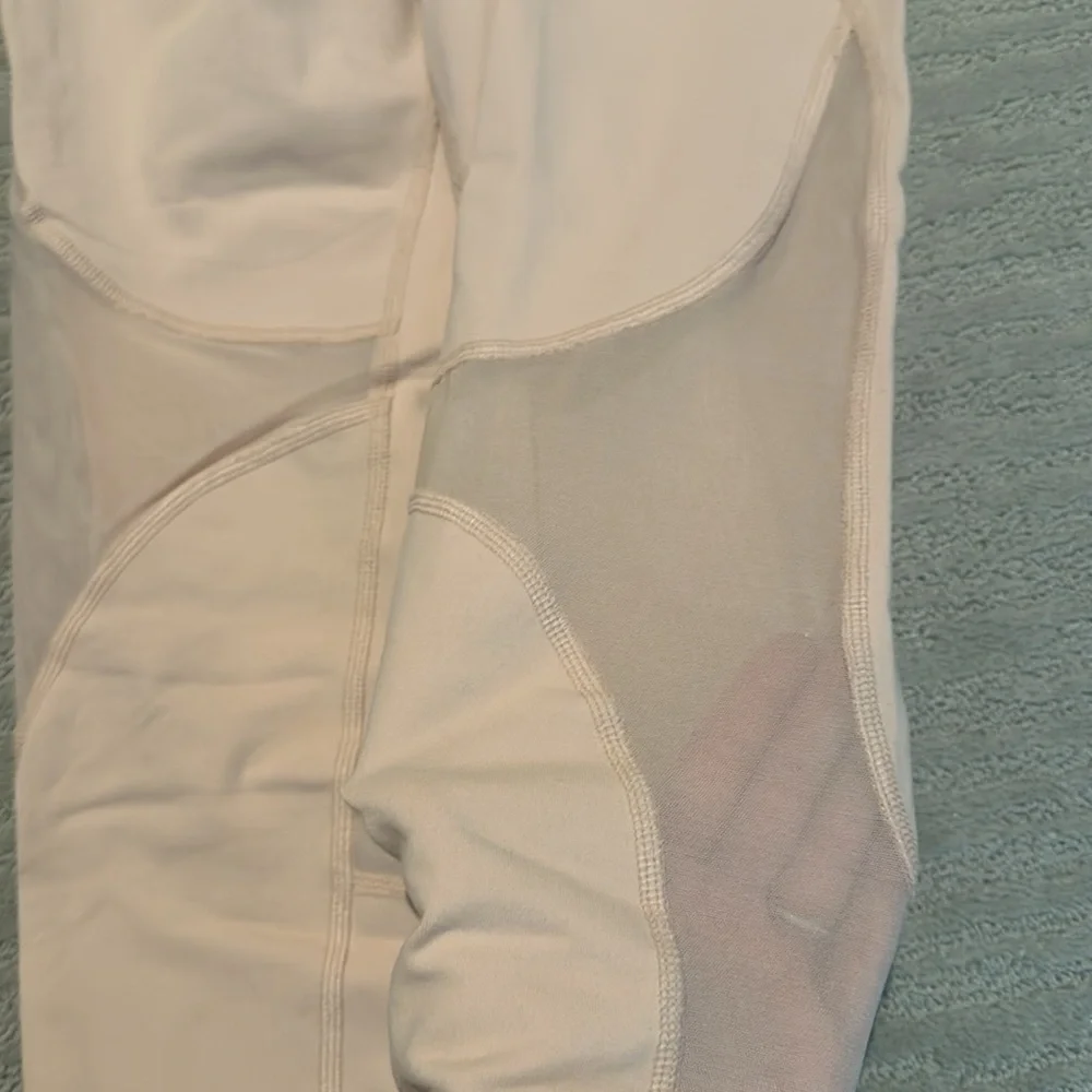 Alo Peach Leggings​​​​​​​ - Picture 2 of 5